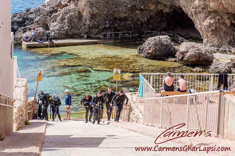 Divers returning from Harbour