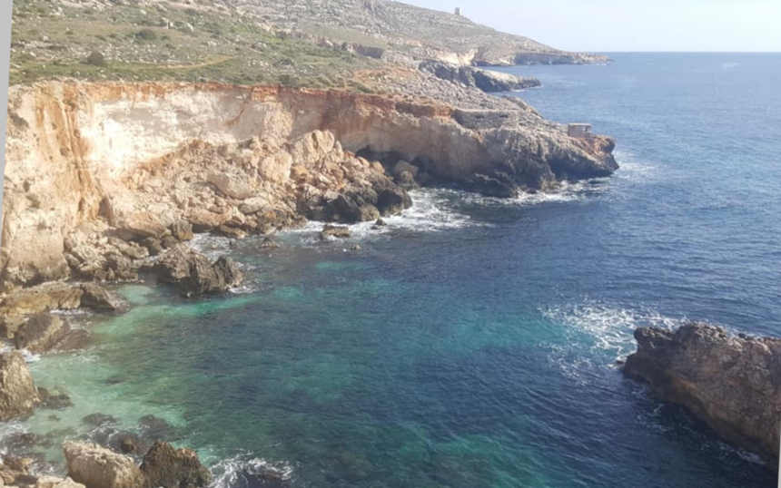 The sheltered bay on the right side of Ghar Lapsi